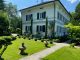 Raum Friedrichshafen-Lindau: Herrenhaus in großer Parkanlage - Seitenansicht