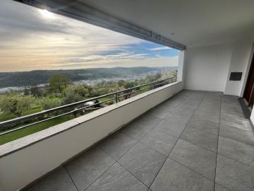 Esslingen-Neckarhalde: Sanierte 5-Zimmer EG Wohnung mit Balkon 73733 Esslingen am Neckar, Erdgeschosswohnung