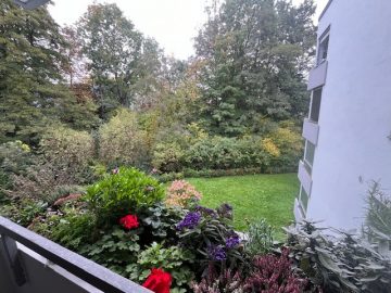 Essingen: Großzügige und gepflegte 2,5-Zimmer Wohnung mit Balkon 73730 Esslingen, Etagenwohnung