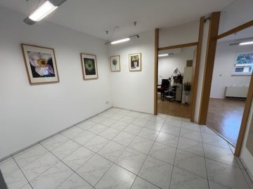 Esslingen-Mettingen: Büro/Praxisräume 73733 Esslingen, Bürohaus